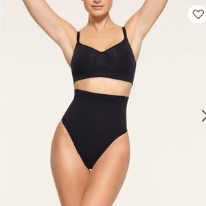 Skims core control thong shapewear SMALL